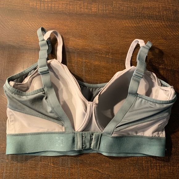 Natori Sports/Every Day Sage Green Bra. - Picture 2 of 3